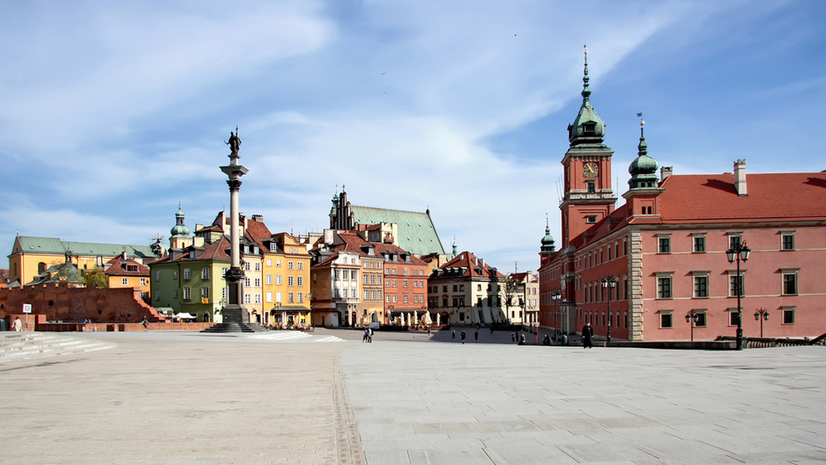 Dziś w południe na Placu Zamkowym w Warszawie rozpoczęły się główne uroczystości w 226. rocznicę uchwalenia Konstytucji 3 maja. W trakcie uroczystości przemówienie wygłosi prezydent Andrzej Duda.