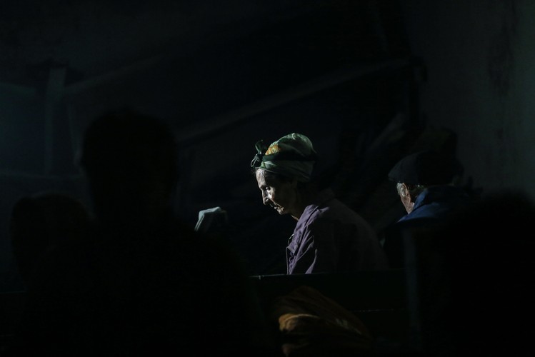 Ludzie w oblęzonym Iłowajsku żyją pod ziemią