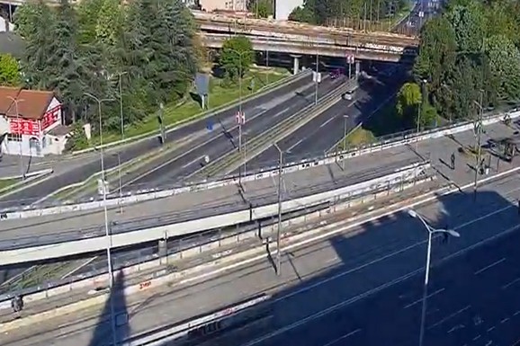 (FOTO) BEOGRAD, GRAD DUHOVA Nestvarna TIŠINA i mir na ulicama grada, ni čoveka, ni vozila, NIGDE ŽIVE DUŠE!