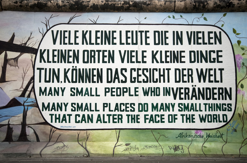 Berlin, graffiti na murze w East Side Gallery
