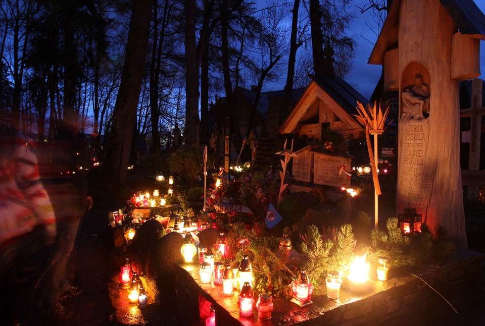 Dzień Wszystkich Świętych na zabytkowym cmentarzu na Pęksowym Brzyzku w Zakopanem.