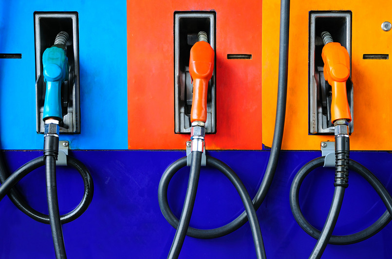 Benzyna może znowu kosztować poniżej 5 zł za litr