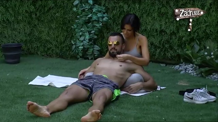 ZDR_Vladimir_i_Stanija_u_rajskom_vrtu_show_clip_unsafe