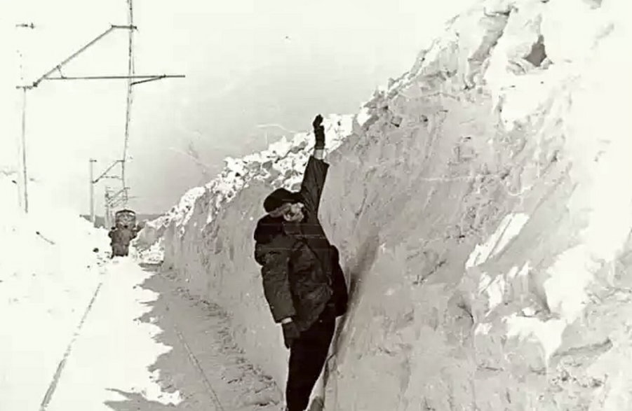 Tunele ze śniegu były normą w zimy stulecia
