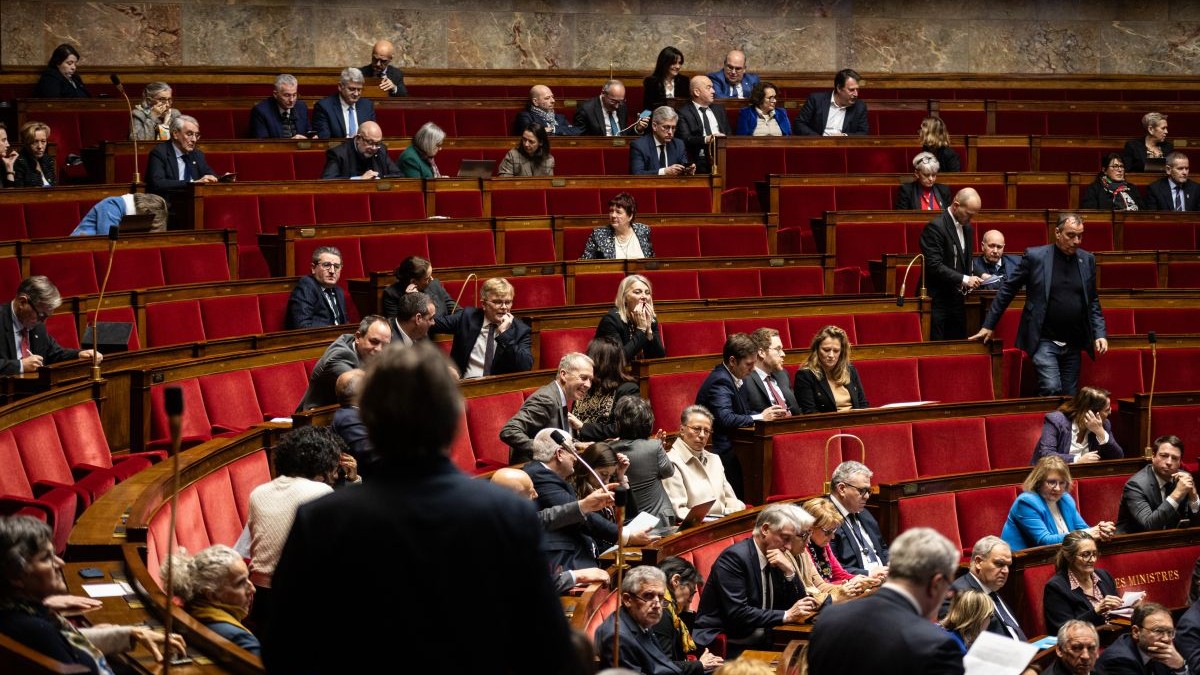 Motivul pentru care paznicii au verificat femeile dacă purtau sutien, la congresul lui Marine Le Pen. Scandal în Franța