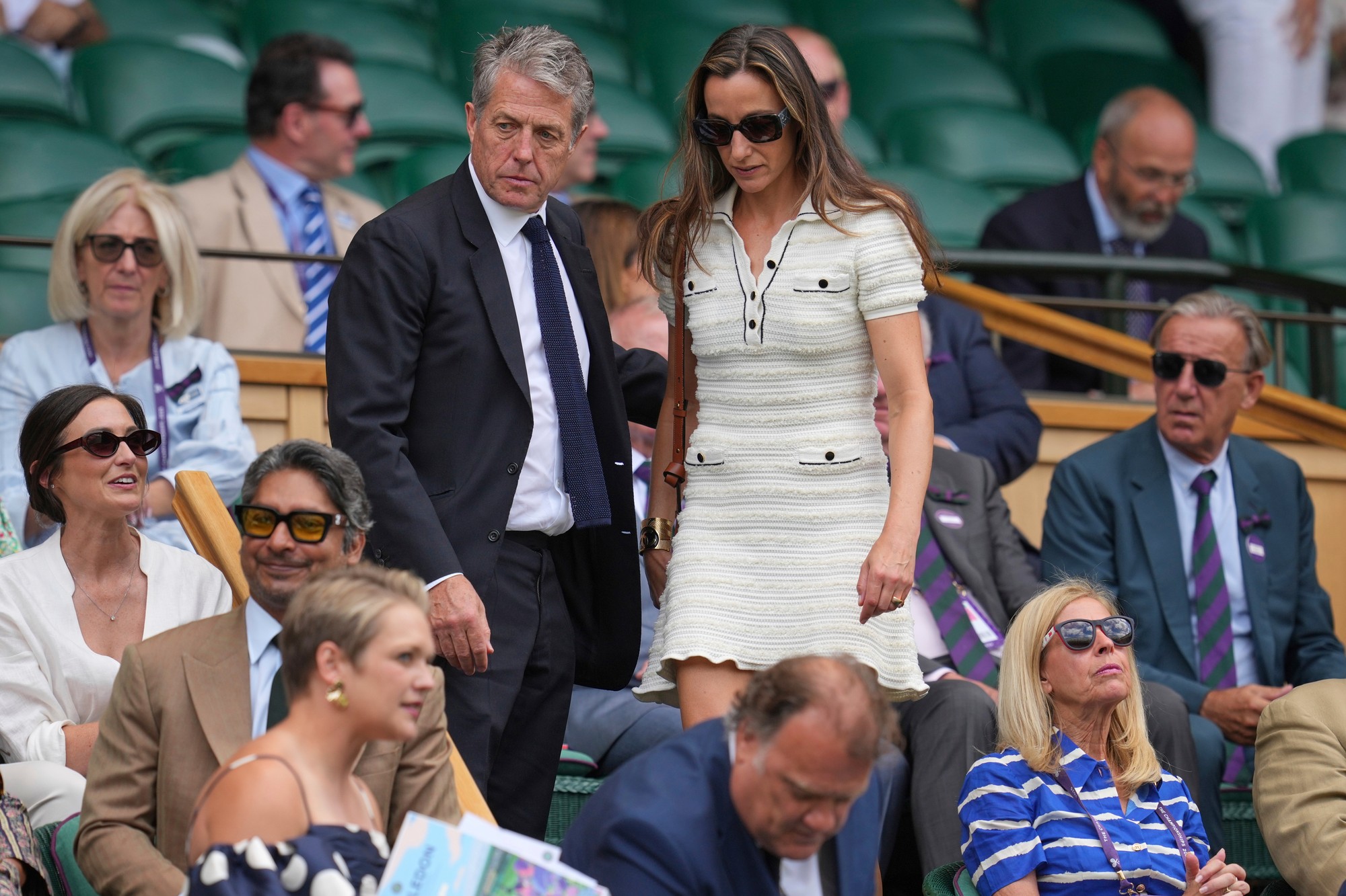 Anglický herec Hugh Grant vo Wimbledone. 