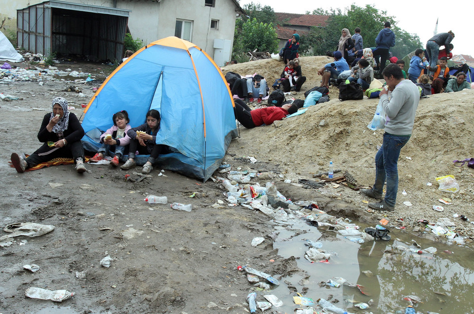 Uchodźcy przybywają do Europy. Zdjęcia z Węgier, Austrii, Serbii