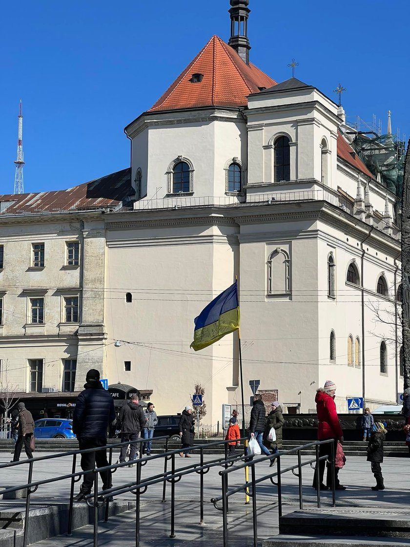 W sklepach jest jeszcze żywność ale powoli zaczyna jej brakować. 