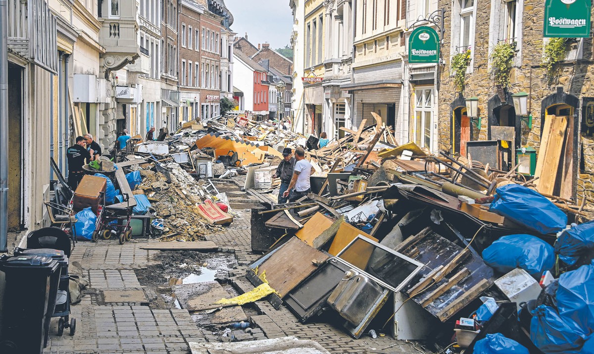 Tragedie takie jak powódź w Niemczech zwiększają determinację unijnych elit do forsowania radykalnych rozwiązań dotyczących redukcji emisji. Dla państw takich jak Polska nie musi to oznaczać strat