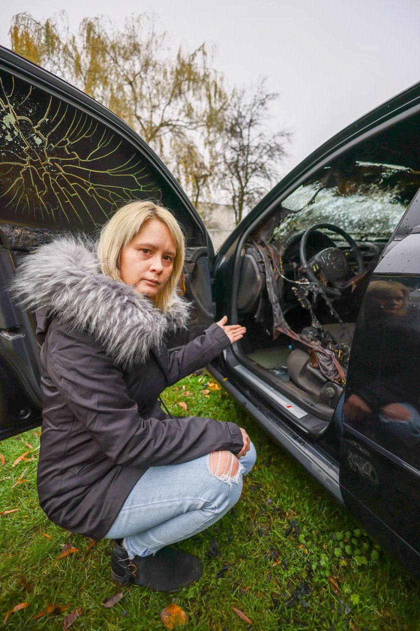 Tak wygląda nasze auto. Spaliła je córka właścicielki - mówi Magdalena Gałka