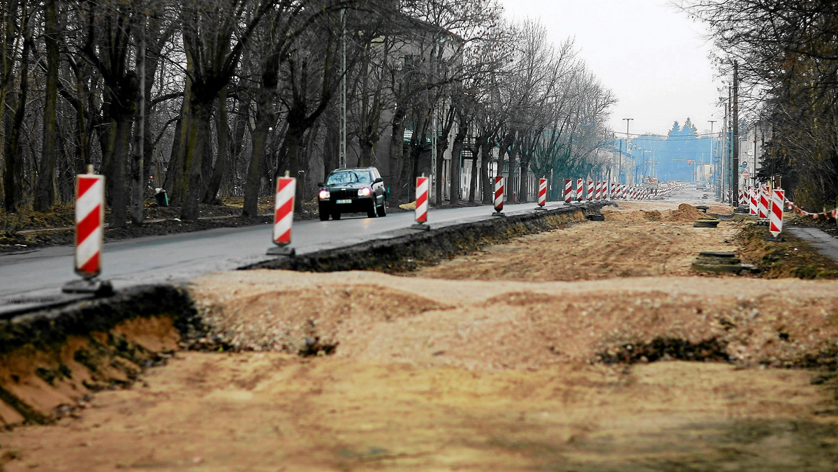 Województwo małopolskie wspólnie ze słowackim krajem żylińskim rozpoczęły modernizację przygranicznej drogi, która łączy polską Jabłonkę ze słowackim Bobrovem. Inwestycja pod nazwą Orawska Droga jest współfinansowana ze środków unijnych.