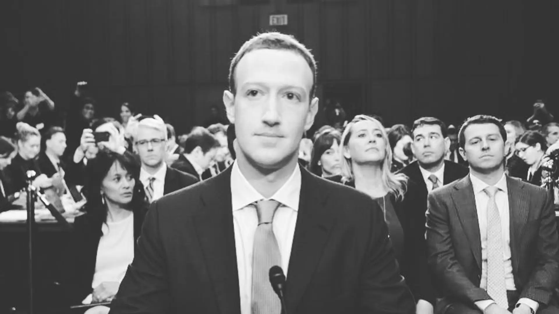 Po aferze Cambridge Analytica Marc Zuckerberg przeprasza przed komisjami Senatu USA