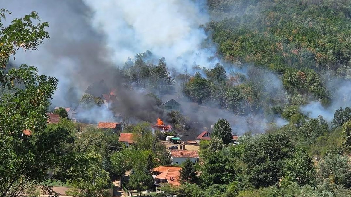 Požar u vikend naselju Bovansko jezero