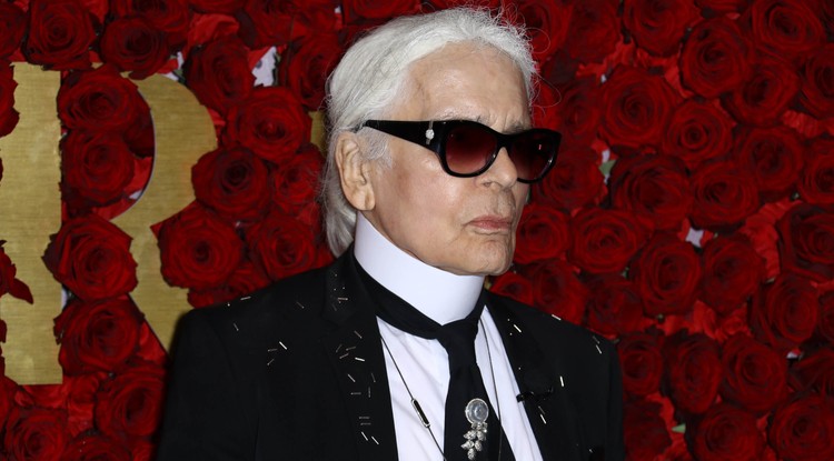 Hihetelen karácsonyfát tervezett Karl Lagerfeld