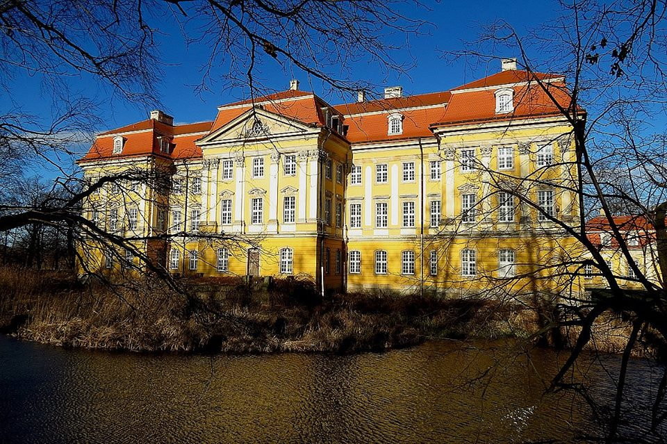 Radomierzyce - pałac, niezwykła historia i tajemnicze archiwa - Podróże