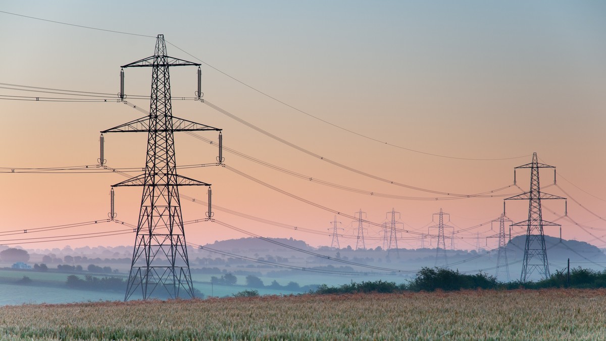 Wysokie temperatury i rozkręcona klimatyzacja zwiększyły zapotrzebowanie na energię elektryczną w Polsce - informuje "Rzeczpospolita". Fala upałów sprawiła, że zbliżyliśmy się do poziomów bliskich rekordowi sprzed dwóch lat.