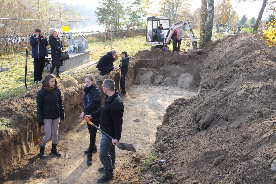 Na kcmentarzu na Piaskach rozpoczęły się badania