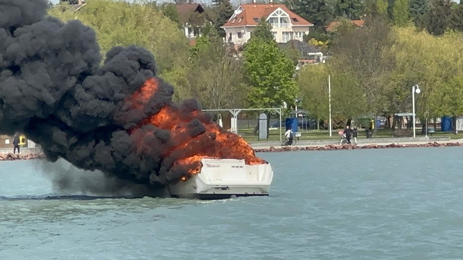 A hajó szinte percek alatt kiégett