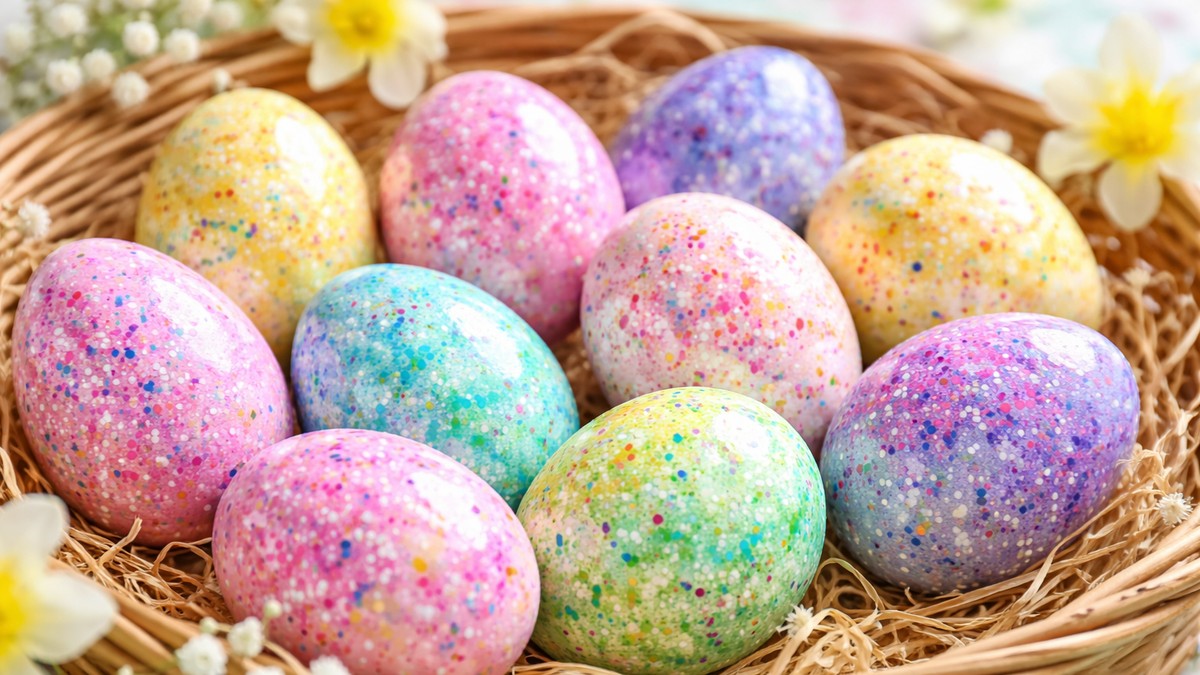 Farbanje jaja sa tačkicama