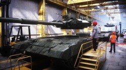 Fabryki broni w Europie pracują dzień i noc. Komuś bardzo się spieszy