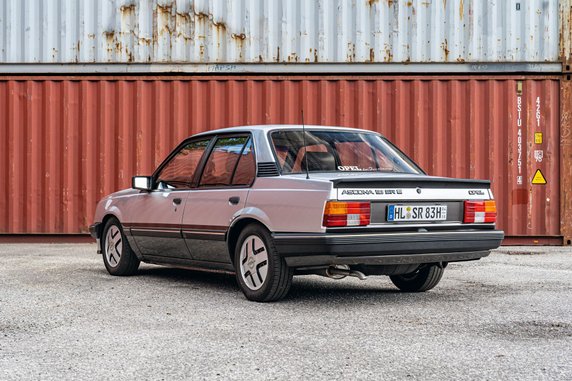 Opel Ascona SR