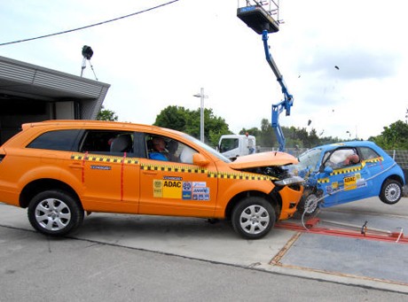 Jak fiat 500 przeżył zderzenie z potężnym audi?