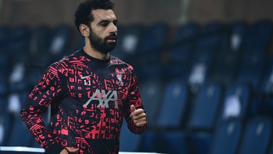 Mohamed Salah na weselu brata z maseczką pod brodą