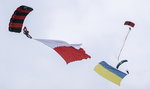 Flagi Polski i Ukrainy nad Łodzią. Spadochroniarze pokazali, że są solidarni z Ukrainą: - Nasi przyjaciele z Odessy teraz walczą