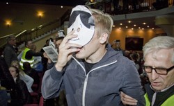 Założyli maski Bolka na spotkanie z Wałęsą. Policja postawiła im zarzuty