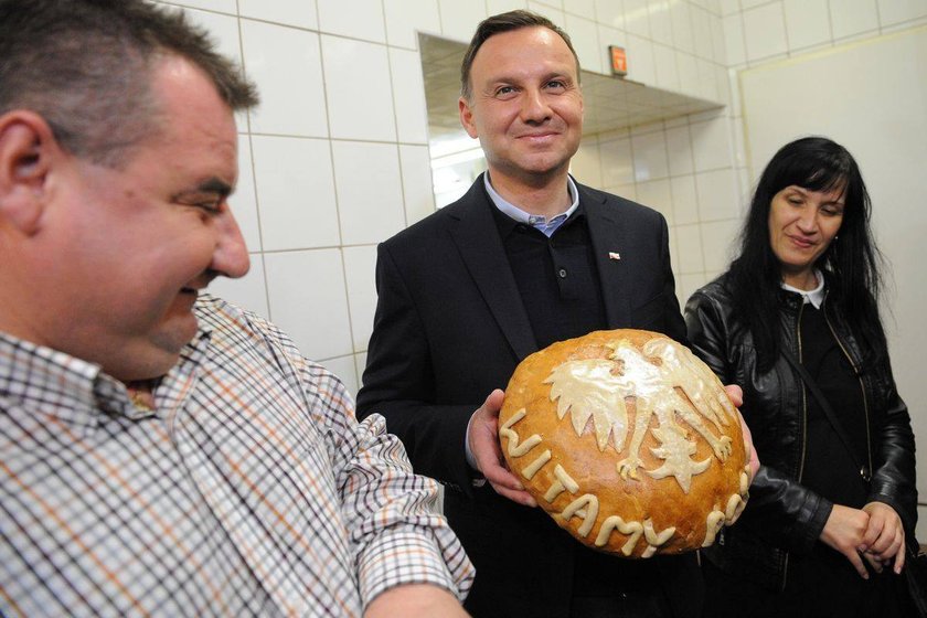 Duda oburzał się czekoladowym orłem a kilka godzin później...