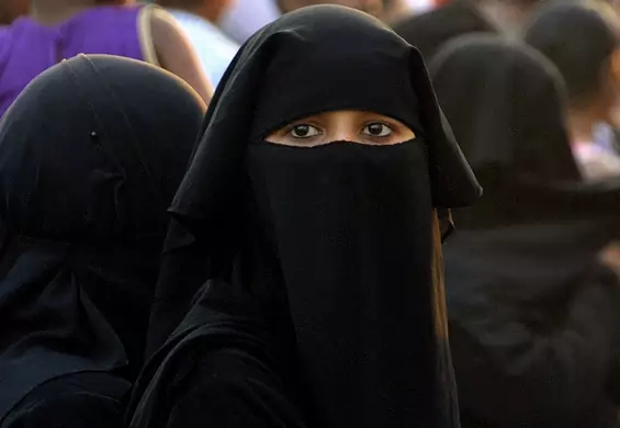Holandia zakazuje noszenia burek i nikabów w miejscach publicznych