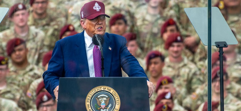 Trump uderza w politykę migracyjną UE. "Europa też musi działać, zanim będzie za późno"