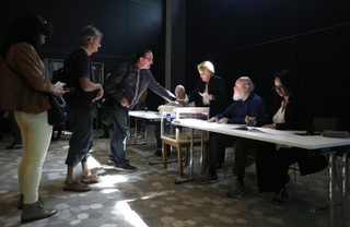 Francja: Podczas pierwszej tury wyborów niepewność wyniku i lęk przed zamachami