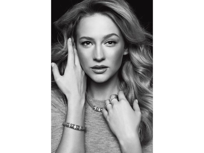 Aleksandra Kuligowska w zimowej sesji APART.