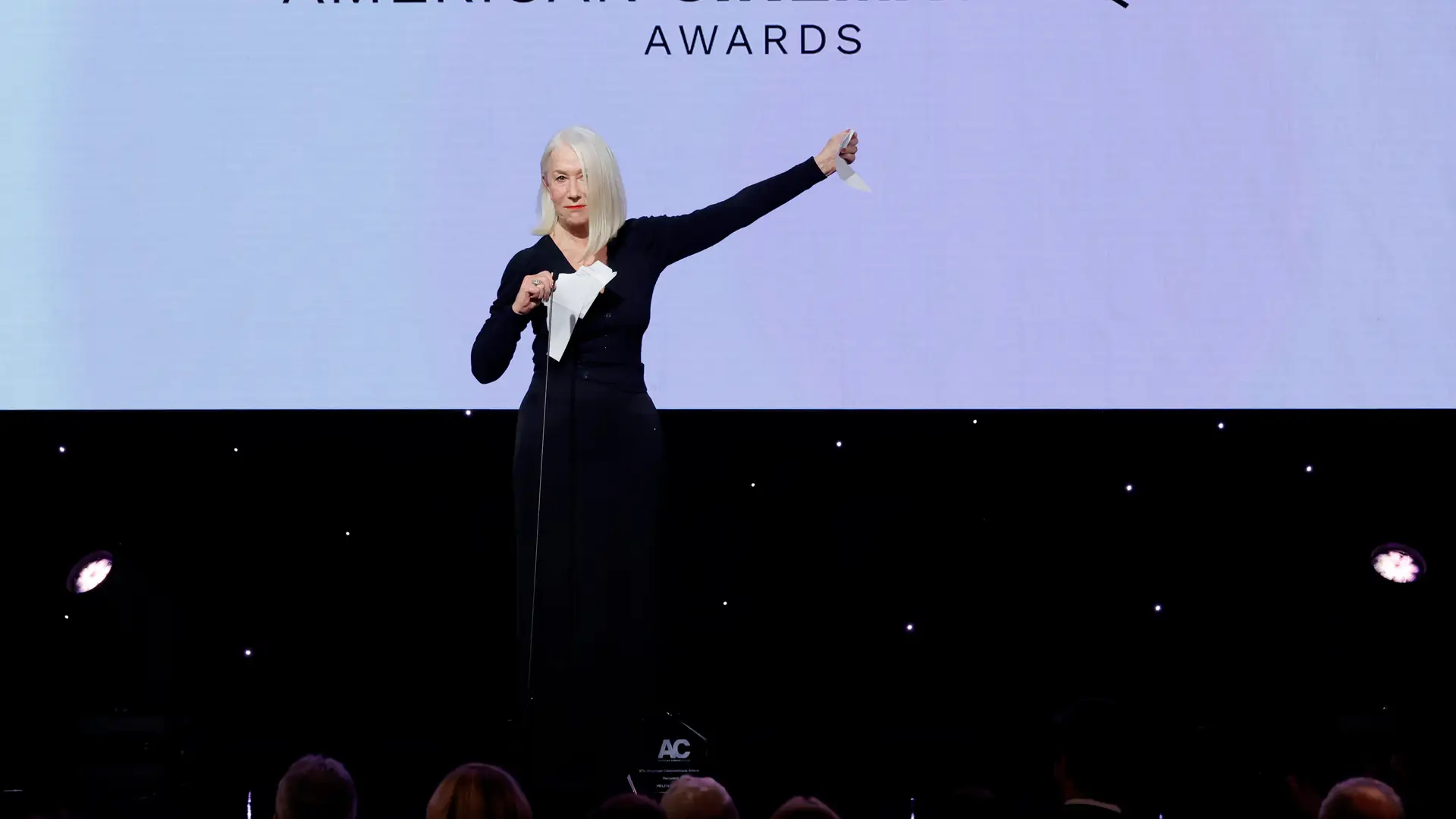 Helen Mirren odebrała nagrodę i podarła kartkę z przemówieniem. Wymowny gest