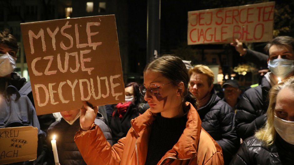 Protest przed Trybunałem Konstytucyjnym 1 listopada 2021 roku