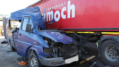 Kiderült: moldovai állampolgárok haltak meg az M1-es autópályán – Sokkoló fotók a balesetről