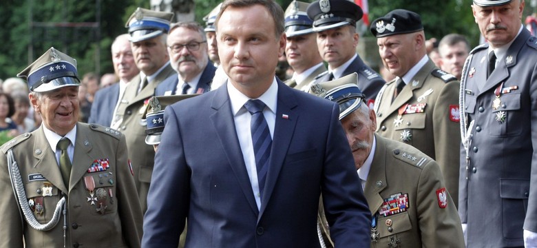 Prezydent podpisał ustawę, która pozwoli zwolnić członków komisji Laska