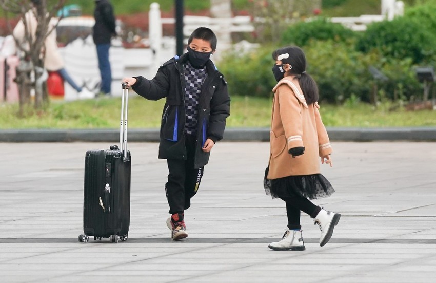 Razlozi zašto Kovid-19 manje pogađa decu predmet je nove debate