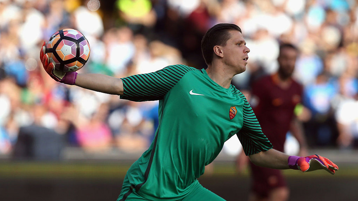 Bramkarz reprezentacji Polski Wojciech Szczęsny znany jest z tego, że lubi się wygłupiać. Dał temu wyraz wielokrotnie podczas zgrupowań kadry. Na swoim profilu na Instagramie opublikował efektowne wideo, na którym możemy zobaczyć, że również w zespole AS Roma dobry nastrój go nie opuszcza.