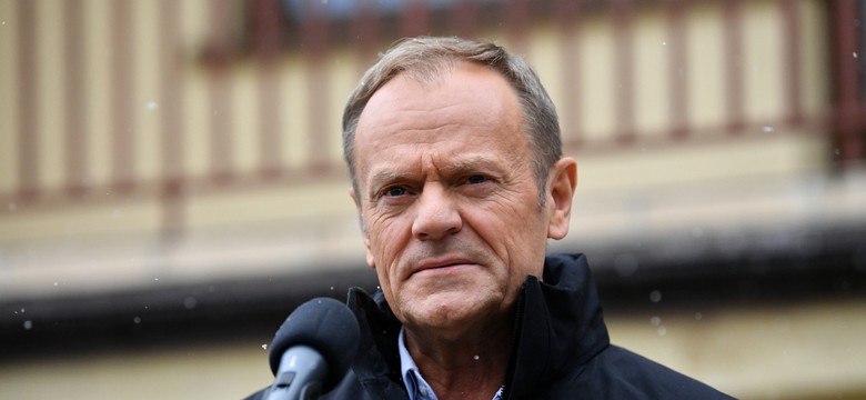 Tusk proponuje 20-proc. podwyżki dla pracowników "budżetówki". Riposta wiceministra