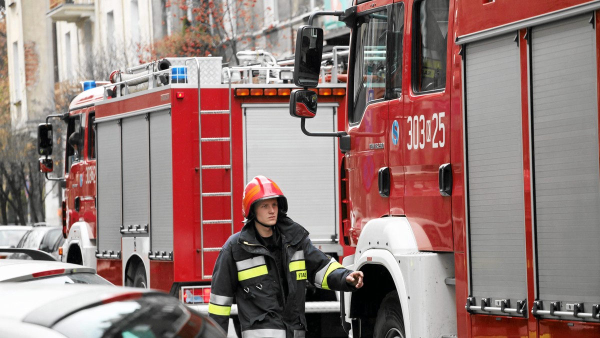 Ciało ok. czterdziestoletniego mężczyzny znaleziono po wybuchu gazu w domu w Suchym Lesie koło Poznania. Do eksplozji doszło w poniedziałek po południu.