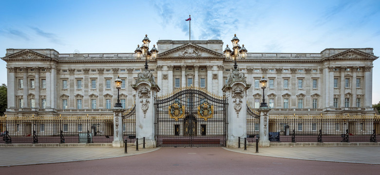 Uderzył samochodem w bramę Pałacu Buckingham. Trafił do aresztu