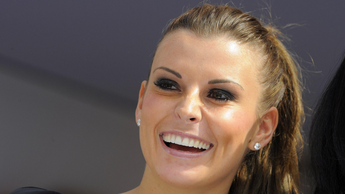 Coleen Rooney lada moment po raz drugi zostanie mamą, nie oznacza to jednak, że kobieta się oszczędza. W niedzielne popołudnie żona Wayne'a Rooneya, zamiast odpoczywać, postanowiła wybrać się na mecz Manchesteru United z Chelsea Londyn.