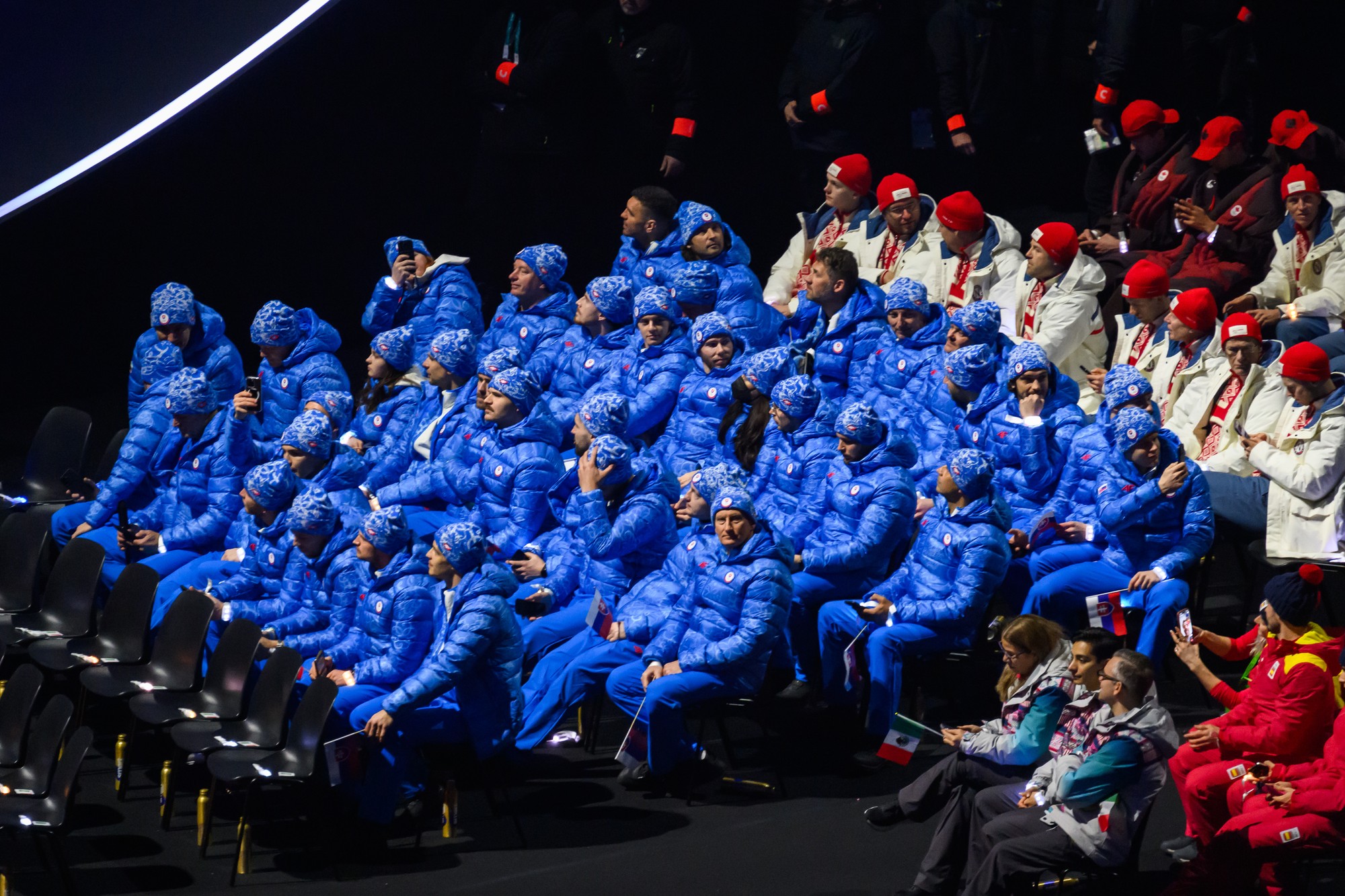 Slovenská výprava počas otváracieho ceremoniálu XXV. zimných olympijských hier Miláno-Cortina.