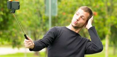 Moda na selfie. Jakie gadżety wybrać?