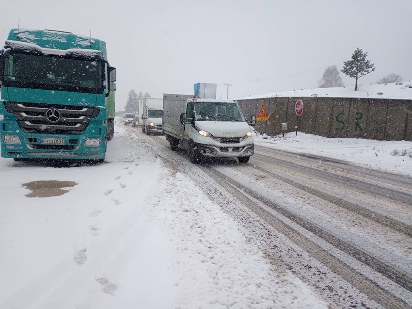 Zbog manjeg snežnog pokrivača potreban je oprez u saobraćaju