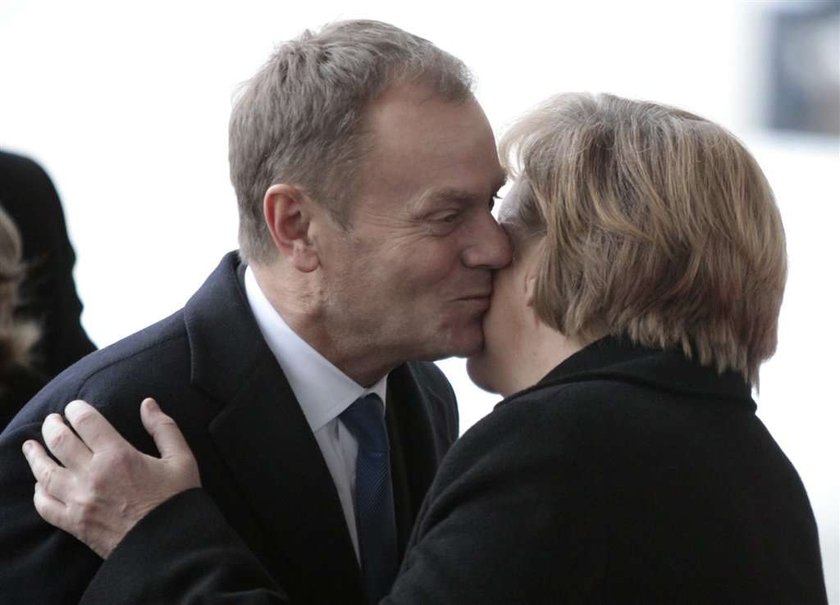 Cmok, cmok! Tak Tusk witał się z Merkel