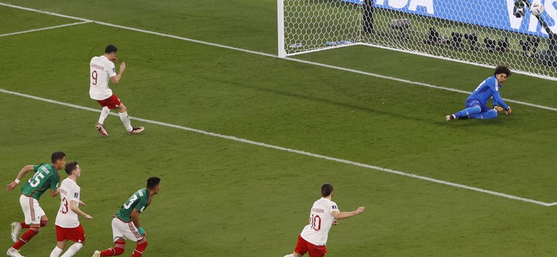 Lewandowski ciągle bez gola w mundialu. Ochoa zachował się jak na legendę przystało