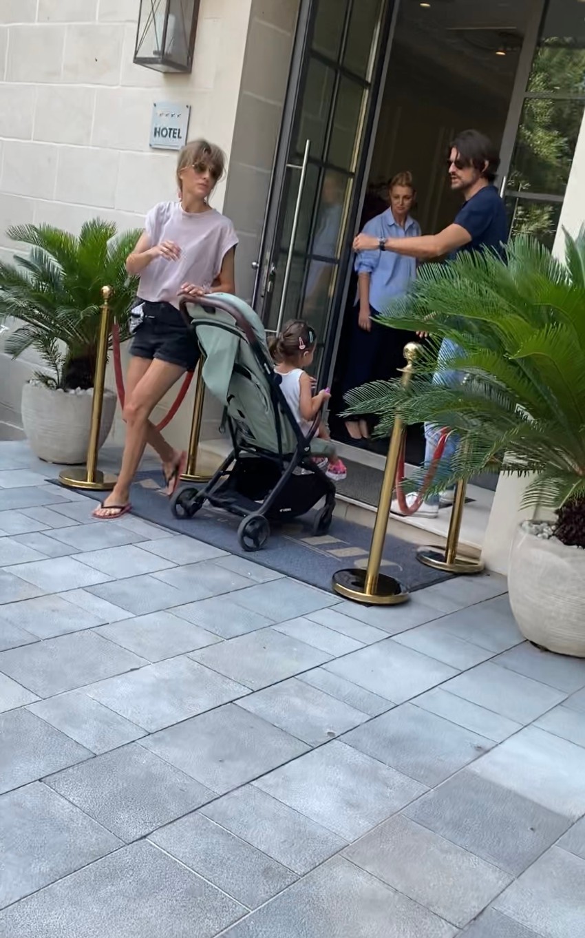 Nevena Božović sa mužem i ćerkom